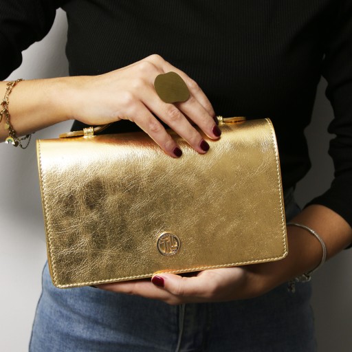 Opera Clutch aus Metallic Leder mit Schulterkette