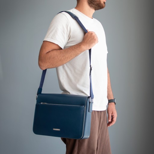 Messenger Saffiano leather messenger bag