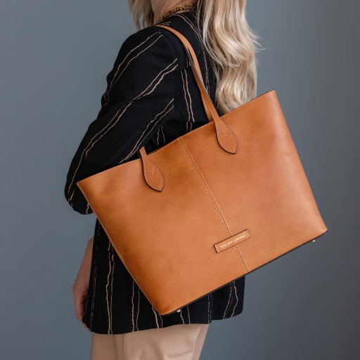 Essenza Leather shoulder bag