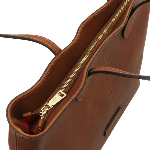 Essenza Schultertasche aus Leder