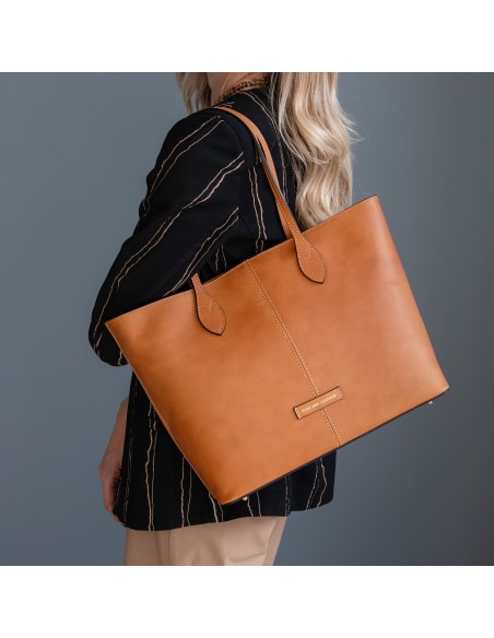 Essenza Leather shoulder bag