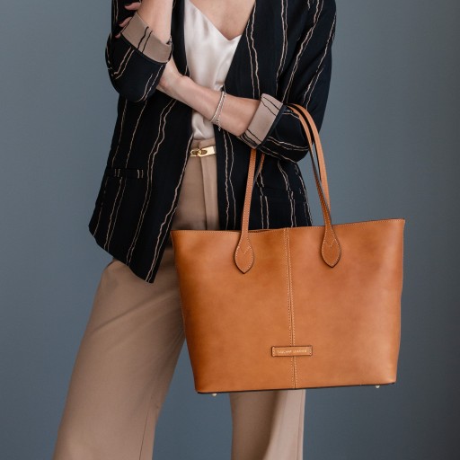 Essenza Leather shoulder bag