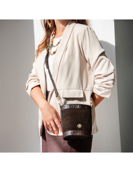Ostrea Beuteltasche aus Veloursleder und Leder mit Straussenpragung